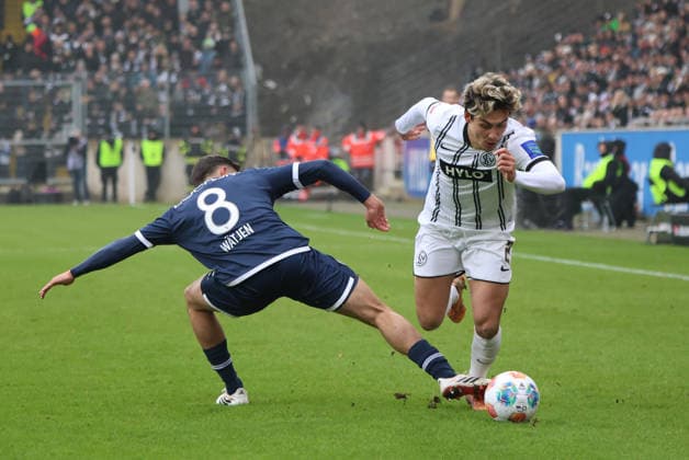25.01.2026, Fussball, Herren, 2. Bundesliga, Saison 2025 2026, SV 07 Elversberg - VfL Bochum 1848, Nicholas Mickelson (SV 07 Elversberg), Kjell-Arik Wätjen (VfL Bochum 1848) Elversberg Ursapharm-Arena an der Kaiserlinde Saarland Deutschland (DEU)