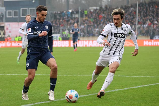 25.01.2026, Fussball, Herren, 2. Bundesliga, Saison 2025 2026, SV 07 Elversberg - VfL Bochum 1848, Nicholas Mickelson (SV 07 Elversberg), Kjell-Arik Wätjen (VfL Bochum 1848) Elversberg Ursapharm-Arena an der Kaiserlinde Saarland Deutschland (DEU)