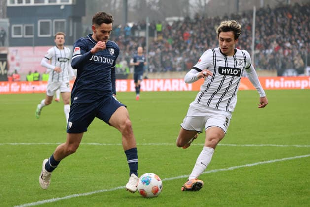 25.01.2026, Fussball, Herren, 2. Bundesliga, Saison 2025 2026, SV 07 Elversberg - VfL Bochum 1848, Nicholas Mickelson (SV 07 Elversberg), Kjell-Arik Wätjen (VfL Bochum 1848) Elversberg Ursapharm-Arena an der Kaiserlinde Saarland Deutschland (DEU)