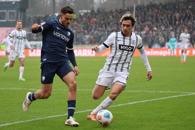 25.01.2026, Fussball, Herren, 2. Bundesliga, Saison 2025 2026, SV 07 Elversberg - VfL Bochum 1848, Nicholas Mickelson (SV 07 Elversberg), Kjell-Arik Wätjen (VfL Bochum 1848) Elversberg Ursapharm-Arena an der Kaiserlinde Saarland Deutschland (DEU)
