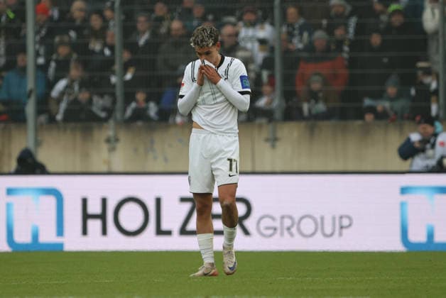 25.01.2026, Fussball, Herren, 2. Bundesliga, Saison 2025 2026, SV 07 Elversberg - VfL Bochum 1848, Frederik Schmahl (SV 07 Elversberg) enttäuscht Elversberg Ursapharm-Arena an der Kaiserlinde Saarland Deutschland (DEU)