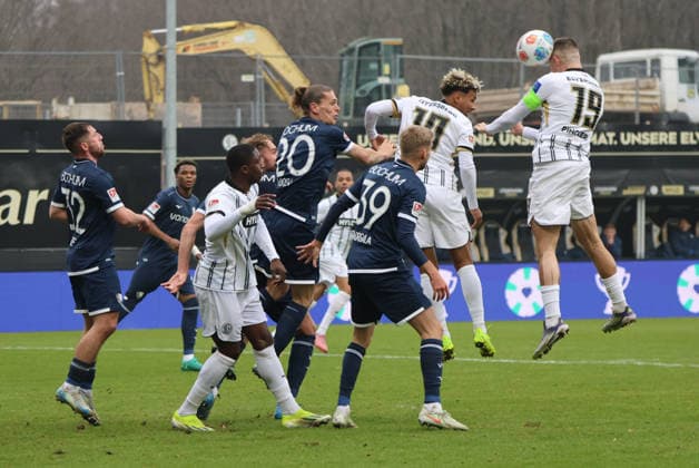 25.01.2026, Fussball, Herren, 2. Bundesliga, Saison 2025 2026, SV 07 Elversberg - VfL Bochum 1848, Lukas Pinckert (SV 07 Elversberg), Bambase Conte (SV 07 Elversberg), Leandro Morgalla (VfL Bochum 1848), Noah Loosli (VfL Bochum 1848) Elversberg Ursapharm-Arena an der Kaiserlinde Saarland Deutschland (DEU)