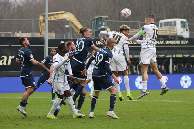 25.01.2026, Fussball, Herren, 2. Bundesliga, Saison 2025 2026, SV 07 Elversberg - VfL Bochum 1848, Lukas Pinckert (SV 07 Elversberg), Bambase Conte (SV 07 Elversberg), Leandro Morgalla (VfL Bochum 1848), Noah Loosli (VfL Bochum 1848) Elversberg Ursapharm-Arena an der Kaiserlinde Saarland Deutschland (DEU)