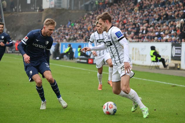 25.01.2026, Fussball, Herren, 2. Bundesliga, Saison 2025 2026, SV 07 Elversberg - VfL Bochum 1848, Tom Zimmerschied (SV 07 Elversberg), Leandro Morgalla (VfL Bochum 1848) Elversberg Ursapharm-Arena an der Kaiserlinde Saarland Deutschland (DEU)