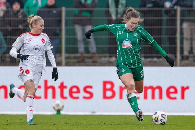 v.li.: Fany Proniez (1. FC Nürnberg, 3) und Mara Alber (SV Werder Bremen, 37) im Zweikampf, Duell, Dynamik, Aktion, Action, Spielszene, DIE DFB-RICHTLINIEN UNTERSAGEN JEGLICHE NUTZUNG VON FOTOS ALS SEQUENZBILDER UND ODER VIDEOÄHNLICHE FOTOSTRECKEN. DFB REGULATIONS PROHIBIT ANY USE OF PHOTOGRAPHS AS IMAGE SEQUENCES AND OR QUASI-VIDEO., 25.01.2026, (), Fussball, Google Pixel Frauen-Bundesliga, SV Werder Bremen - 1. FC Nürnberg