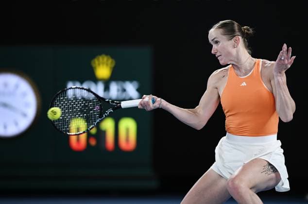 (260125) -- MELBOURNE, Jan. 25, 2026 -- Elina Svitolina hits a return during the women s singles 4th round match between Elina Svitolina of Ukraine and Mirra Andreeva of Russia at the Australian Open tennis tournament in Melbourne, Australia, Jan. 25, 2026. (Photo by Xinhua) (SP)AUSTRALIA-MELBOURNE-TENNIS-AUSTRALIAN OPEN-WOMEN S SINGLES WangxShen 