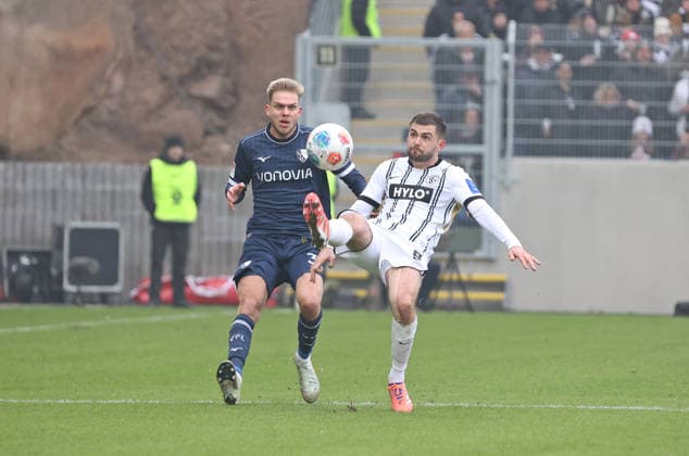 25.01.2026, Fussball, Herren, 2. Bundesliga, Saison 2025 2026, SV 07 Elversberg - VfL Bochum 1848, Leandro Morgalla (VfL Bochum 1848) Lukasz Poreba (SV 07 Elversberg) Elversberg Ursapharm-Arena an der Kaiserlinde Saarland Deutschland (DEU)