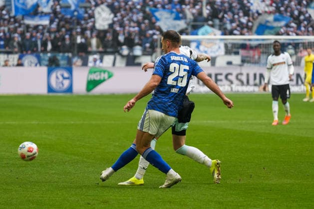 Deutschland: Fussball 2. Bundesliga, Saison 2025 26, 19. Spieltag - FC Schalke 04 vs 1. FC Kaiserslautern, 25.01.2026, Veltins Arena (Gelsenkirchen, Nordrhein-Westfalen) Nikola Katic (FC Schalke 04, 25)