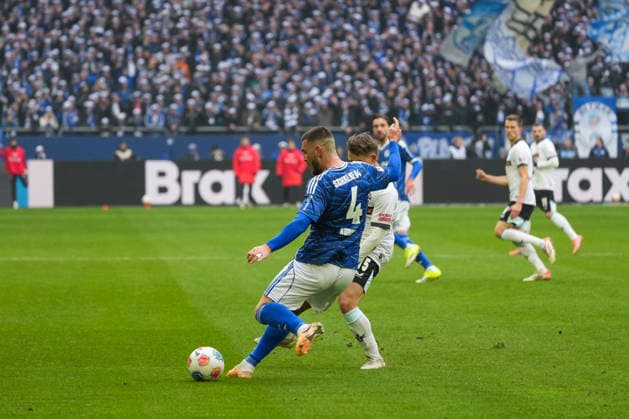 Deutschland: Fussball 2. Bundesliga, Saison 2025 26, 19. Spieltag - FC Schalke 04 vs 1. FC Kaiserslautern, 25.01.2026, Veltins Arena (Gelsenkirchen, Nordrhein-Westfalen) Hasan Kurucay, Hasan Kurucay (FC Schalke 04, 4)