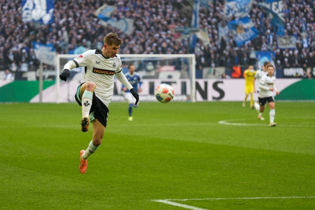 Deutschland: Fussball 2. Bundesliga, Saison 2025 26, 19. Spieltag - FC Schalke 04 vs 1. FC Kaiserslautern, 25.01.2026, Veltins Arena (Gelsenkirchen, Nordrhein-Westfalen) Paul Joly (1. FC Kaiserslautern, 26)