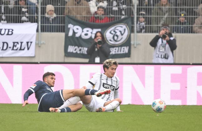 25.01.2026, Fussball, Herren, 2. Bundesliga, Saison 2025 2026, SV 07 Elversberg - VfL Bochum 1848, Kjell-Arik Wätjen (VfL Bochum 1848) Nicholas Mickelson (SV 07 Elversberg) Elversberg Ursapharm-Arena an der Kaiserlinde Saarland Deutschland (DEU)