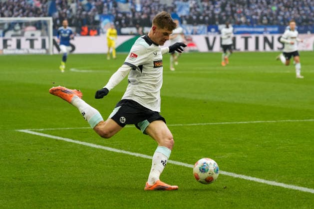 Deutschland: Fussball 2. Bundesliga, Saison 2025 26, 19. Spieltag - FC Schalke 04 vs 1. FC Kaiserslautern, 25.01.2026, Veltins Arena (Gelsenkirchen, Nordrhein-Westfalen) Paul Joly (1. FC Kaiserslautern, 26)