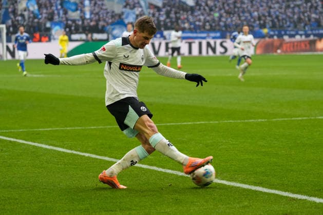 Deutschland: Fussball 2. Bundesliga, Saison 2025 26, 19. Spieltag - FC Schalke 04 vs 1. FC Kaiserslautern, 25.01.2026, Veltins Arena (Gelsenkirchen, Nordrhein-Westfalen) Paul Joly (1. FC Kaiserslautern, 26)