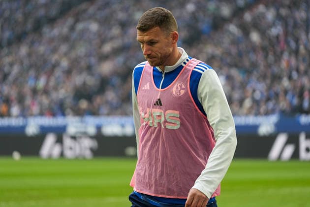 Deutschland: Fussball 2. Bundesliga, Saison 2025 26, 19. Spieltag - FC Schalke 04 vs 1. FC Kaiserslautern, 25.01.2026, Veltins Arena (Gelsenkirchen, Nordrhein-Westfalen) Edin DÅ¾eko, Edin Dzeko (FC Schalke 04, 10)