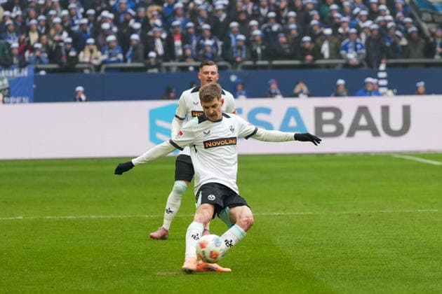 Deutschland: Fussball 2. Bundesliga, Saison 2025 26, 19. Spieltag - FC Schalke 04 vs 1. FC Kaiserslautern, 25.01.2026, Veltins Arena (Gelsenkirchen, Nordrhein-Westfalen) Paul Joly (1. FC Kaiserslautern, 26)