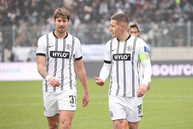 25.01.2026, Fussball, Herren, 2. Bundesliga, Saison 2025 2026, SV 07 Elversberg - VfL Bochum 1848, Maximilian Rohr (SV 07 Elversberg) und Lukas Pinckert (SV 07 Elversberg) Elversberg Ursapharm-Arena an der Kaiserlinde Saarland Deutschland (DEU)
