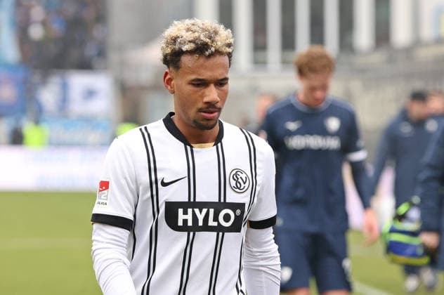 25.01.2026, Fussball, Herren, 2. Bundesliga, Saison 2025 2026, SV 07 Elversberg - VfL Bochum 1848, Bambase Conte (SV 07 Elversberg) enttäuscht Elversberg Ursapharm-Arena an der Kaiserlinde Saarland Deutschland (DEU)