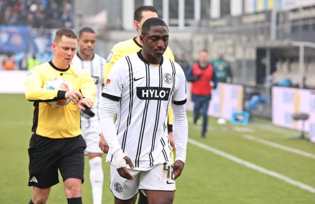 25.01.2026, Fussball, Herren, 2. Bundesliga, Saison 2025 2026, SV 07 Elversberg - VfL Bochum 1848, David Mokwa (SV 07 Elversberg) enttäuscht Elversberg Ursapharm-Arena an der Kaiserlinde Saarland Deutschland (DEU)