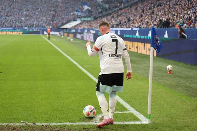 25.01.2026, xrekx, Fussball 2.Bundesliga, FC Schalke 04 - 1.FC Kaiserslautern v.l. Marlon Ritter (1.FC Kaiserslautern) Eckball (DFL DFB REGULATIONS PROHIBIT ANY USE OF PHOTOGRAPHS as IMAGE SEQUENCES and or QUASI-VIDEO) Gelsenkirchen