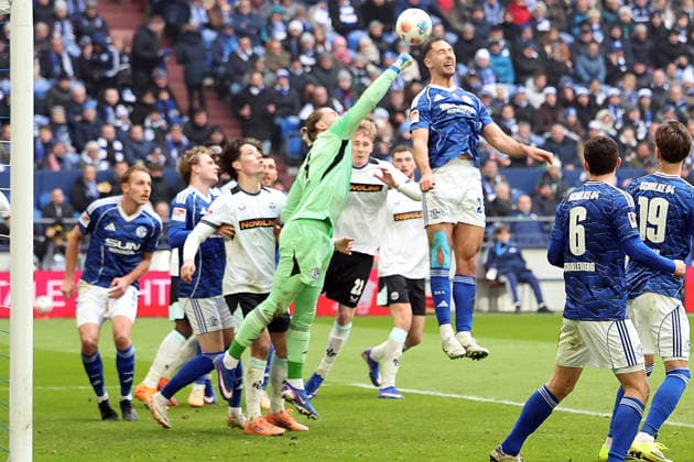 25.01.2026, xrekx, Fussball 2.Bundesliga, FC Schalke 04 - 1.FC Kaiserslautern v.l. Luftloch Loris Karius (FC Schalke 04) Nikola Katic (FC Schalke 04) (DFL DFB REGULATIONS PROHIBIT ANY USE OF PHOTOGRAPHS as IMAGE SEQUENCES and or QUASI-VIDEO) Gelsenkirchen