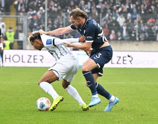 Fussball - 2.Bundesliga - Saison 2025 26 25.01.2025 Ursapharm-Arena SV Elversberg (elv) - VfL Bochum (bo) Bambase CONTE (SV Elversberg), li - Philipp STROMPF (VfL Bochum) Fussball - 2. Bundesliga - SV Elversberg