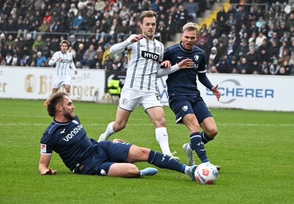 Fussball - 2.Bundesliga - Saison 2025 26 25.01.2025 Ursapharm-Arena SV Elversberg (elv) - VfL Bochum (bo) V.li: Philipp STROMPF (VfL Bochum), Tom ZIMMERSCHIED (SV Elversberg), Kjell Arik WÄTJEN (VfL Bochum) Fussball - 2. Bundesliga - SV Elversberg