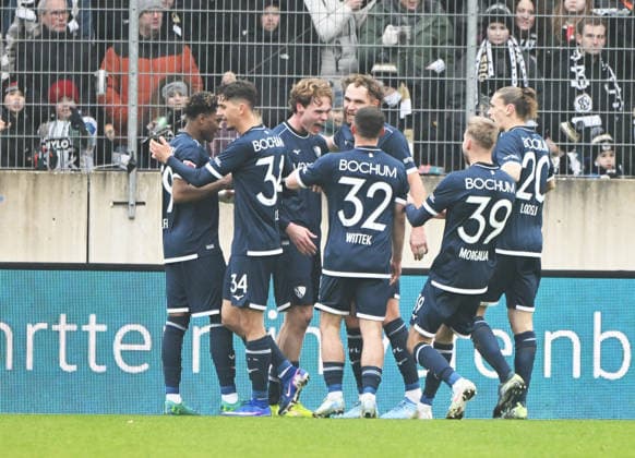 Fussball - 2.Bundesliga - Saison 2025 26 25.01.2025 Ursapharm-Arena SV Elversberg (elv) - VfL Bochum (bo) Jubel nach dem 0:1 durch Mats PANNEWIG (VfL Bochum), 3. v.li. Fussball - 2. Bundesliga - SV Elversberg