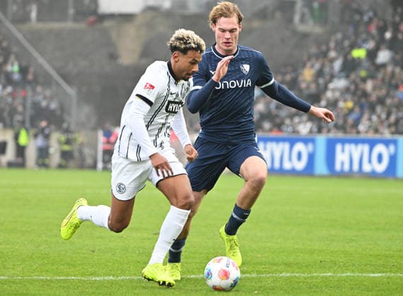 Fussball - 2.Bundesliga - Saison 2025 26 25.01.2025 Ursapharm-Arena SV Elversberg (elv) - VfL Bochum (bo) Bambase CONTE (SV Elversberg), lio - Mats PANNEWIG (VfL Bochum) Fussball - 2. Bundesliga - SV Elversberg