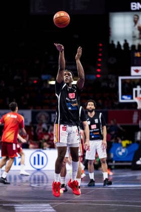 easyCredit Basketball Bundesliga, FC Bayern München - Fitness First Würzburg Baskets; 25.01.2026 Marcus Carr (Fitness First Würzburg Baskets, 5) im Wurf während des Warm Ups easyCredit Basketball Bundesliga, FC Bayern München - Fitness First Würzburg Baskets; München, BMW Park am 25.01.2026 Copyright: xBEAUTIFULxSPORTS Wunderlx