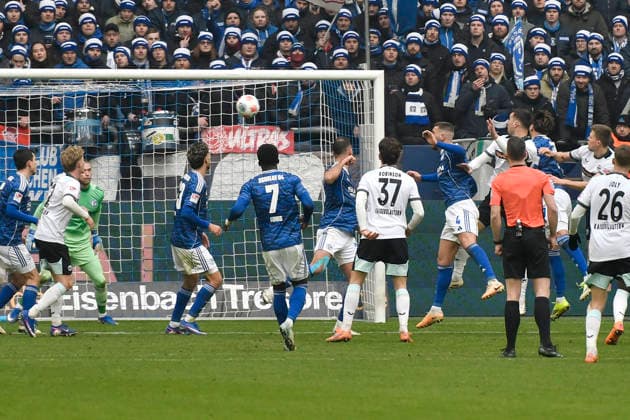 Ivan Prtajin (Kaiserslautern 9) erzielt das Tor zum 0:1 25.01.2026 Fussball FC Schalke 04 vs 1. FC Kaiserslautern, Veltins-Arena, Gelsenkirchen, DFB DFL REGULATIONS PROHIBIT ANY USE OF PHOTOGRAPHS AS IMAGE SEQUENCES AND OR QUASI-VIDEO