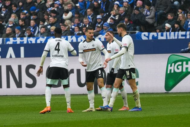Deutschland: Fussball 2. Bundesliga, Saison 2025 26, 19. Spieltag - FC Schalke 04 vs 1. FC Kaiserslautern, 25.01.2026, Veltins Arena (Gelsenkirchen, Nordrhein-Westfalen) Jubel Torjubel Emotionen über den Treffer zum 1:0 von Ivan Prtajin (1. FC Kaiserslautern, 9)