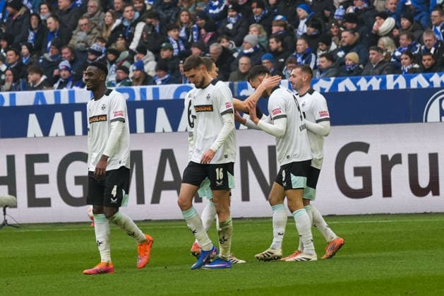 Deutschland: Fussball 2. Bundesliga, Saison 2025 26, 19. Spieltag - FC Schalke 04 vs 1. FC Kaiserslautern, 25.01.2026, Veltins Arena (Gelsenkirchen, Nordrhein-Westfalen) Jubel Torjubel Emotionen über den Treffer zum 1:0 von Ivan Prtajin (1. FC Kaiserslautern, 9)
