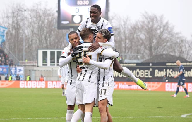 25.01.2026, Fussball, Herren, 2. Bundesliga, Saison 2025 2026, SV 07 Elversberg - VfL Bochum 1848, Torjubel der SV 07 Elversberg nach dem Tor zum 1:1 durch Lukas Petkov (SV 07 Elversberg) Elversberg Ursapharm-Arena an der Kaiserlinde Saarland Deutschland (DEU)