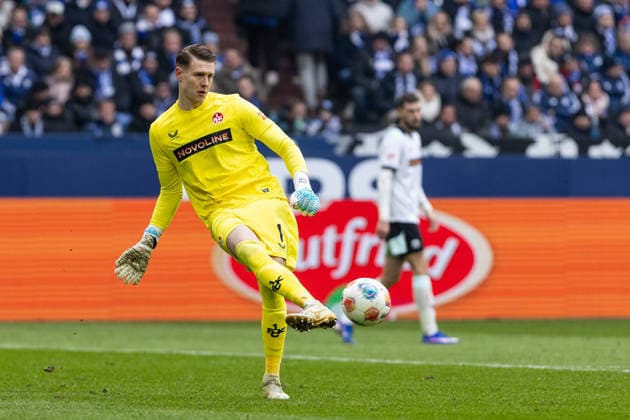 2. Fußball Bundesliga: FC Schalke 04 - 1. FC Kaiserslautern; 25.01.2026 Julian Krahl (1. FC Kaiserslautern, 1) 2. Fußball Bundesliga: FC Schalke 04 - 1. FC Kaiserslautern; Veltins-Arena, Gelsenkirchen; 25.01.2026 DFL regulations prohibit any use of photographs as image sequences and or quasi video.