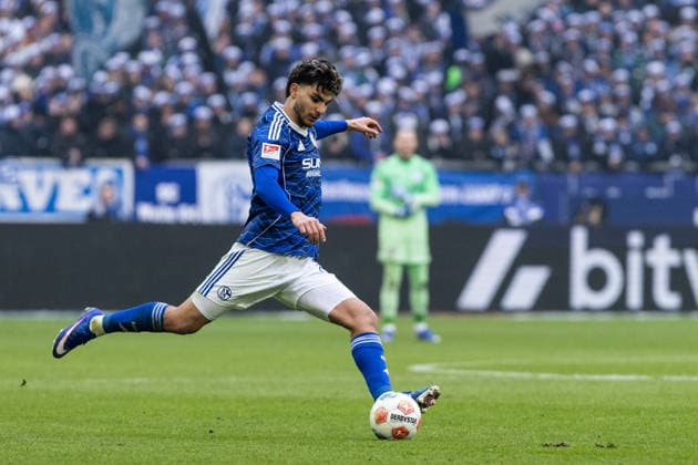 2. Fußball Bundesliga: FC Schalke 04 - 1. FC Kaiserslautern; 25.01.2026 Mertcan Ayhan (FC Schalke 04, 43) 2. Fußball Bundesliga: FC Schalke 04 - 1. FC Kaiserslautern; Veltins-Arena, Gelsenkirchen; 25.01.2026 DFL regulations prohibit any use of photographs as image sequences and or quasi video.