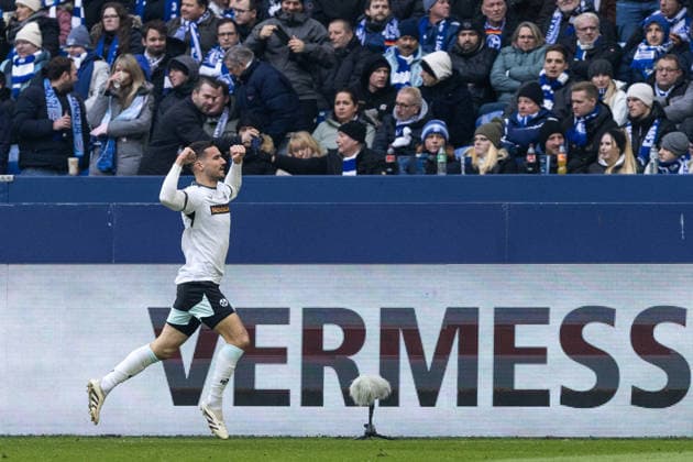 2. Fußball Bundesliga: FC Schalke 04 - 1. FC Kaiserslautern; 25.01.2026 1. FC Kaiserslautern bejubelt das Tor, 0:1 durch Ivan Prtajin (1. FC Kaiserslautern, 9) 2. Fußball Bundesliga: FC Schalke 04 - 1. FC Kaiserslautern; Veltins-Arena, Gelsenkirchen; 25.01.2026 DFL regulations prohibit any use of photographs as image sequences and or quasi video.