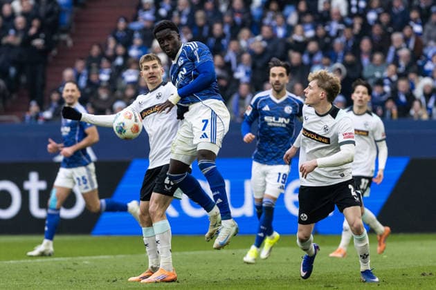 2. Fußball Bundesliga: FC Schalke 04 - 1. FC Kaiserslautern; 25.01.2026 Paul Joly (1. FC Kaiserslautern, 26), Christian Gomis (FC Schalke 04, 7) 2. Fußball Bundesliga: FC Schalke 04 - 1. FC Kaiserslautern; Veltins-Arena, Gelsenkirchen; 25.01.2026 DFL regulations prohibit any use of photographs as image sequences and or quasi video.