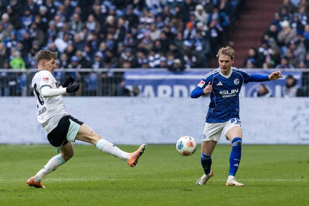 2. Fußball Bundesliga: FC Schalke 04 - 1. FC Kaiserslautern; 25.01.2026 Finn Porath (FC Schalke 04, 27) 2. Fußball Bundesliga: FC Schalke 04 - 1. FC Kaiserslautern; Veltins-Arena, Gelsenkirchen; 25.01.2026 DFL regulations prohibit any use of photographs as image sequences and or quasi video.
