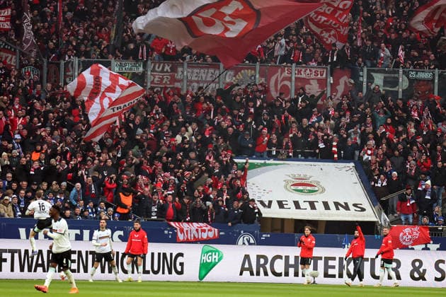 25.01.2026, xrekx, Fussball 2.Bundesliga, FC Schalke 04 - 1.FC Kaiserslautern v.l. Torjubel nach dem Tor zum celebrating the goal celebrate 0:1 durch Ivan Prtajin (1.FC Kaiserslautern) mit Atanas Chernev (1.FC Kaiserslautern) (DFL DFB REGULATIONS PROHIBIT ANY USE OF PHOTOGRAPHS as IMAGE SEQUENCES and or QUASI-VIDEO) Gelsenkirchen