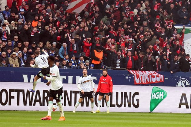 25.01.2026, xrekx, Fussball 2.Bundesliga, FC Schalke 04 - 1.FC Kaiserslautern v.l. Torjubel nach dem Tor zum celebrating the goal celebrate 0:1 durch Ivan Prtajin (1.FC Kaiserslautern) mit Atanas Chernev (1.FC Kaiserslautern) (DFL DFB REGULATIONS PROHIBIT ANY USE OF PHOTOGRAPHS as IMAGE SEQUENCES and or QUASI-VIDEO) Gelsenkirchen
