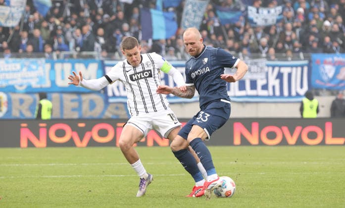 25.01.2026, Fussball, Herren, 2. Bundesliga, Saison 2025 2026, SV 07 Elversberg - VfL Bochum 1848, Lukas Pinckert (SV 07 Elversberg) Philipp Hofmann (VfL Bochum 1848) Elversberg Ursapharm-Arena an der Kaiserlinde Saarland Deutschland (DEU)