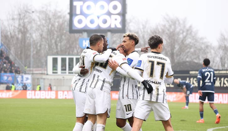 25.01.2026, Fussball, Herren, 2. Bundesliga, Saison 2025 2026, SV 07 Elversberg - VfL Bochum 1848, Torjubel der SV 07 Elversberg nach dem Tor zum 1:1 durch Lukas Petkov (SV 07 Elversberg) Elversberg Ursapharm-Arena an der Kaiserlinde Saarland Deutschland (DEU)