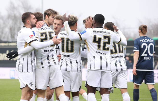 25.01.2026, Fussball, Herren, 2. Bundesliga, Saison 2025 2026, SV 07 Elversberg - VfL Bochum 1848, Torjubel der SV 07 Elversberg nach dem Tor zum 1:1 durch Lukas Petkov (SV 07 Elversberg) Elversberg Ursapharm-Arena an der Kaiserlinde Saarland Deutschland (DEU)