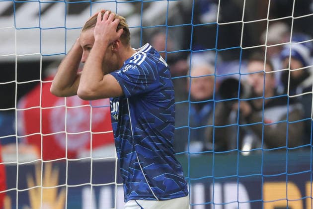 2. Bundesliga - FC Schalke 04 - 1. FC Kaiserslautern am 25.01.2026 in der Veltins-Arena auf Schalke Timo Becker (Schalke 5) unzufrieden, enttäuscht, enttaeuscht, niedergeschlagen.