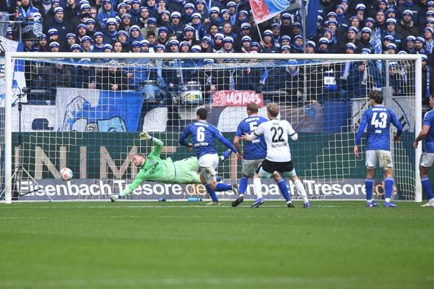Fußball 2. Bundesliga 19. Spieltag FC Schalke 04 - 1. FC Kaiserslautern am 25.01.2026 in der Veltins Arena in Gelsenkirchen Tor zum 0:1 durch Ivan Prtajin ( Kaiserslautern ) DFL regulations prohibit any use of photographs as image sequences and or quasi-video.
