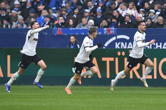 Fußball 2. Bundesliga 19. Spieltag FC Schalke 04 - 1. FC Kaiserslautern am 25.01.2026 in der Veltins Arena in Gelsenkirchen Torjubel zum 0:1 durch Ivan Prtajin ( Kaiserslautern ) DFL regulations prohibit any use of photographs as image sequences and or quasi-video.