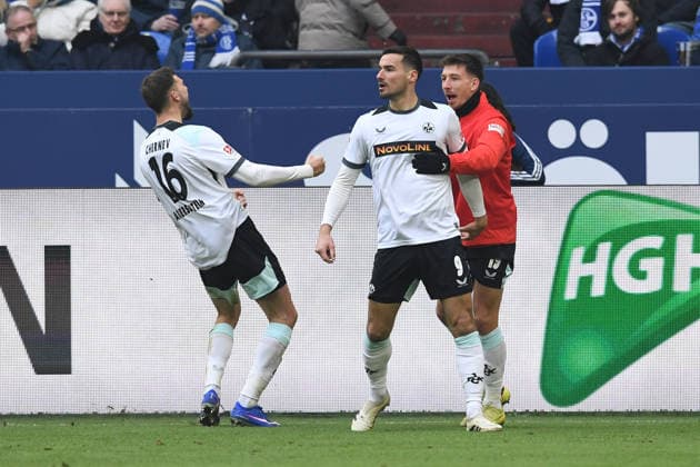 Fußball 2. Bundesliga 19. Spieltag FC Schalke 04 - 1. FC Kaiserslautern am 25.01.2026 in der Veltins Arena in Gelsenkirchen Torjubel zum 0:1 durch Ivan Prtajin ( Kaiserslautern ) DFL regulations prohibit any use of photographs as image sequences and or quasi-video.