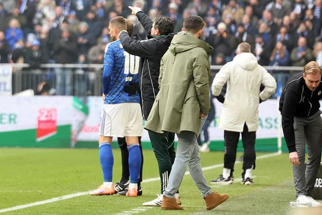25.01.2026, xrekx, Fussball 2.Bundesliga, FC Schalke 04 - 1.FC Kaiserslautern v.l. Einwechslung Edin Dzeko (FC Schalke 04) (DFL DFB REGULATIONS PROHIBIT ANY USE OF PHOTOGRAPHS as IMAGE SEQUENCES and or QUASI-VIDEO) Gelsenkirchen