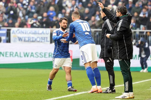 25.01.2026, xrekx, Fussball 2.Bundesliga, FC Schalke 04 - 1.FC Kaiserslautern v.l. Einwechslung Edin Dzeko (FC Schalke 04) (DFL DFB REGULATIONS PROHIBIT ANY USE OF PHOTOGRAPHS as IMAGE SEQUENCES and or QUASI-VIDEO) Gelsenkirchen