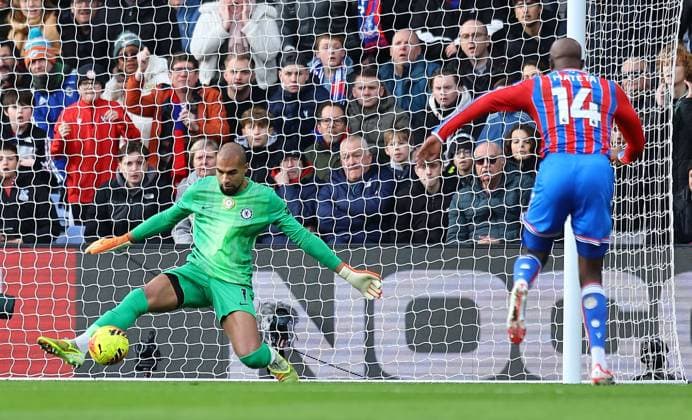 Robert Sanchez of Chelsea saves a shot by Jean-Philippe Mateta of Crystal Palace Crystal Palace v Chelsea, Premier League, Football, Selhurst Park, London, UK - 25 Jan 2026London Selhurst Park United Kingdom EDITORIAL USE ONLY No use with unauthorised audio, video, data, fixture lists, club league logos or live services. Online in-match use limited to 120 images, no video emulation. No use in betting, games or single club league player publications. Copyright: xMichaelxZemanek Shutterstockx 16426076r
